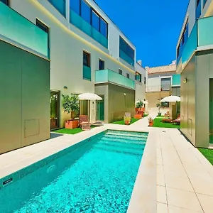  Casa de Férias Executive Townhouse, Centre, Shared Pool